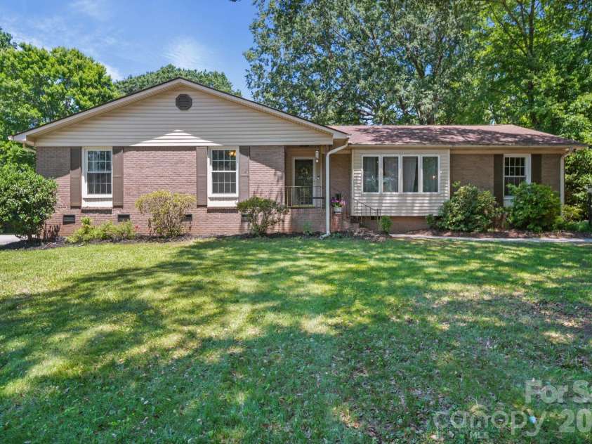 5329 Providence Road, Charlotte, NC 28226.  MLS# CAR4389991, YatesRealty ID 31943. 