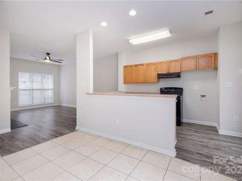 6327 Mallard View Lane, Charlotte, NC 28269.  MLS# CAR4292257, YatesRealty ID 31944. 