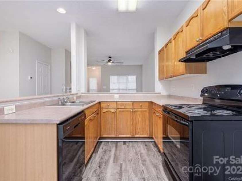 6327 Mallard View Lane, Charlotte, NC 28269.  MLS# CAR4292257, YatesRealty ID 31944. 