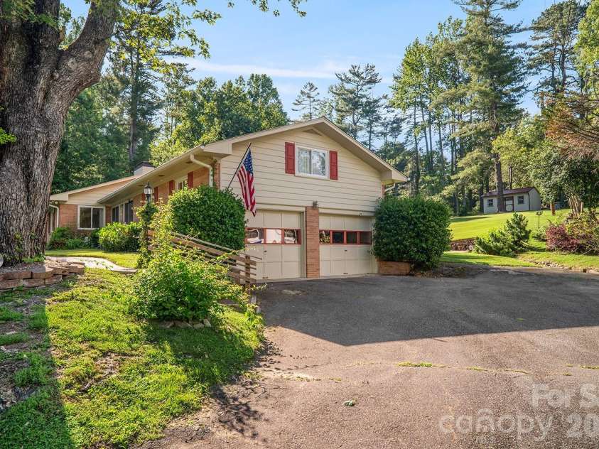 1235 Ashby Lane, Hendersonville, NC 28791.  MLS# CAR4389062, YatesRealty ID 31946. 