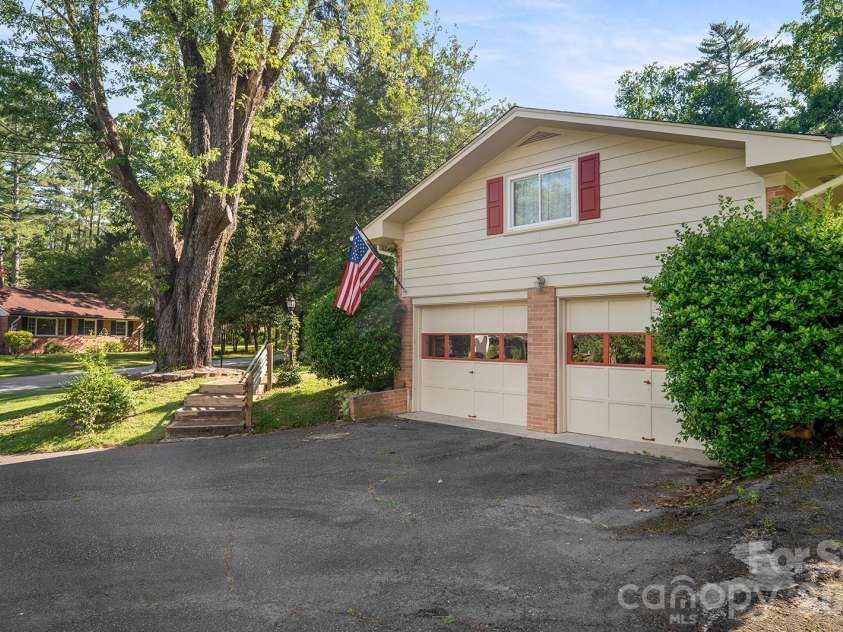 1235 Ashby Lane, Hendersonville, NC 28791.  MLS# CAR4389062, YatesRealty ID 31946. 
