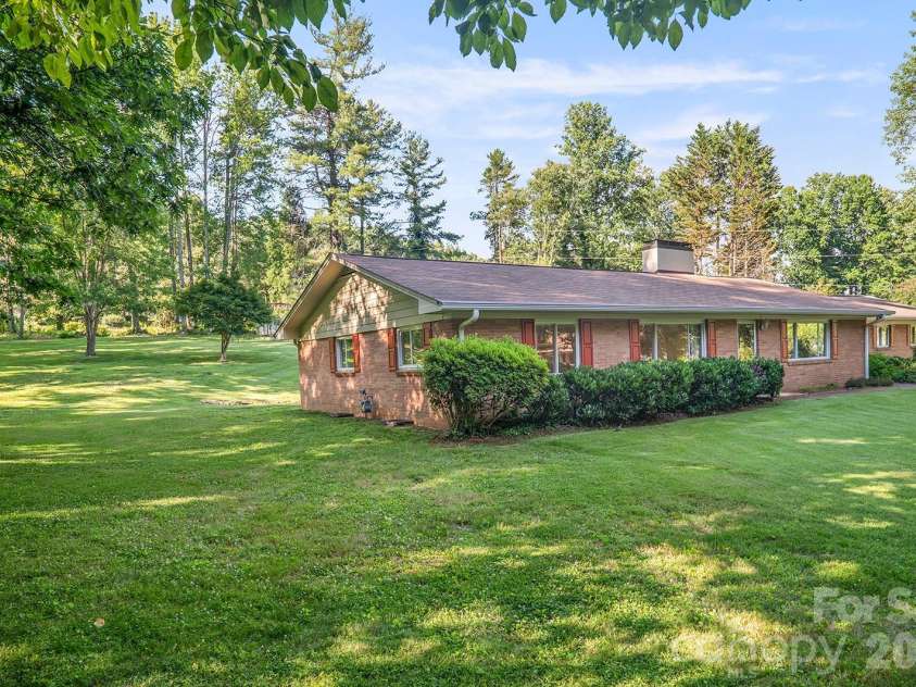 1235 Ashby Lane, Hendersonville, NC 28791.  MLS# CAR4389062, YatesRealty ID 31946. 