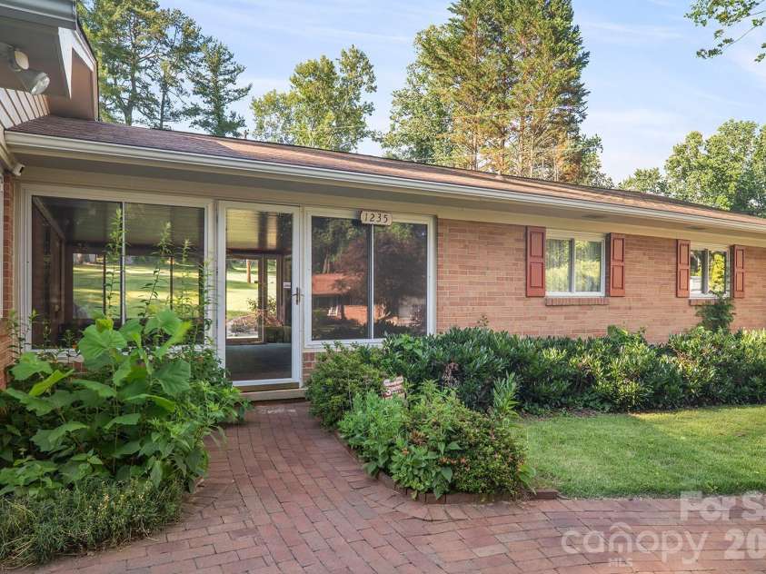 1235 Ashby Lane, Hendersonville, NC 28791.  MLS# CAR4389062, YatesRealty ID 31946. 