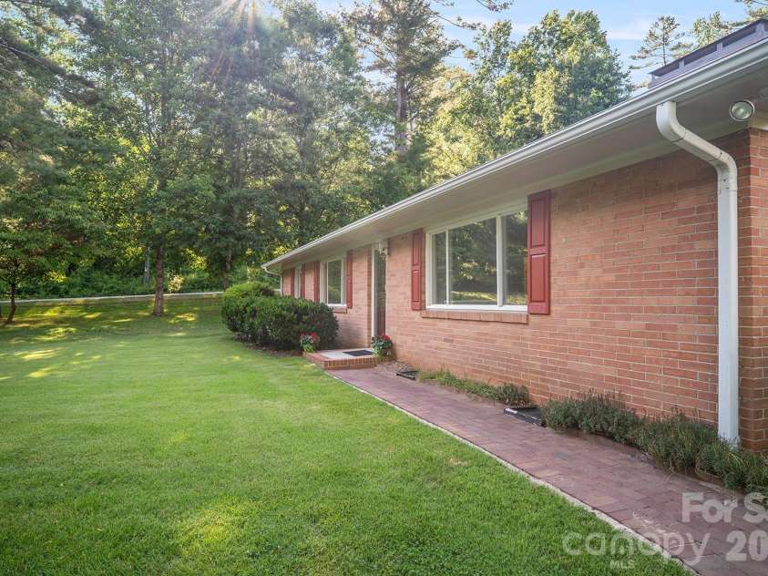 1235 Ashby Lane, Hendersonville, NC 28791.  MLS# CAR4389062, YatesRealty ID 31946. 