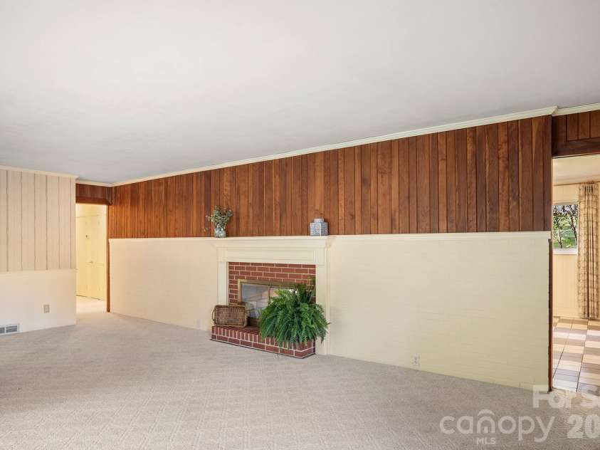 1235 Ashby Lane, Hendersonville, NC 28791.  MLS# CAR4389062, YatesRealty ID 31946. 