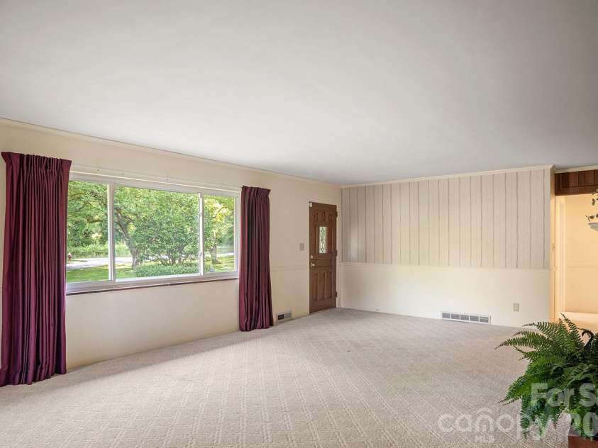 1235 Ashby Lane, Hendersonville, NC 28791.  MLS# CAR4389062, YatesRealty ID 31946. 