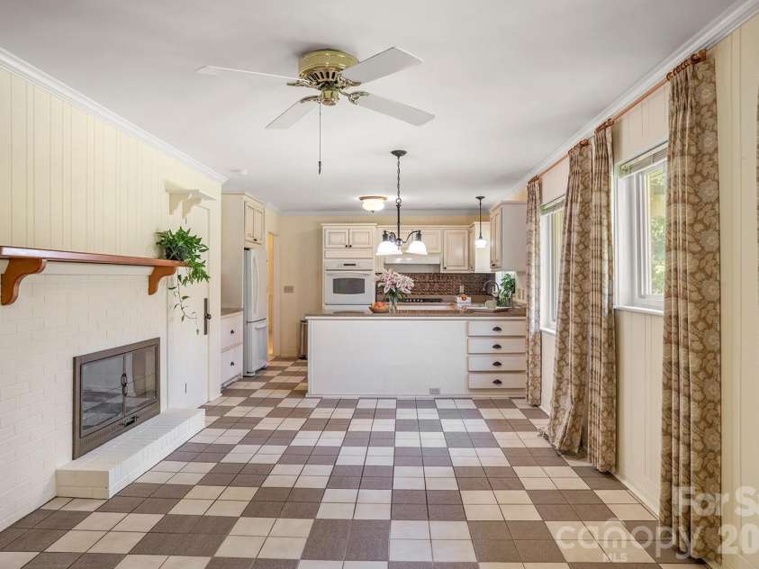 1235 Ashby Lane, Hendersonville, NC 28791.  MLS# CAR4389062, YatesRealty ID 31946. 