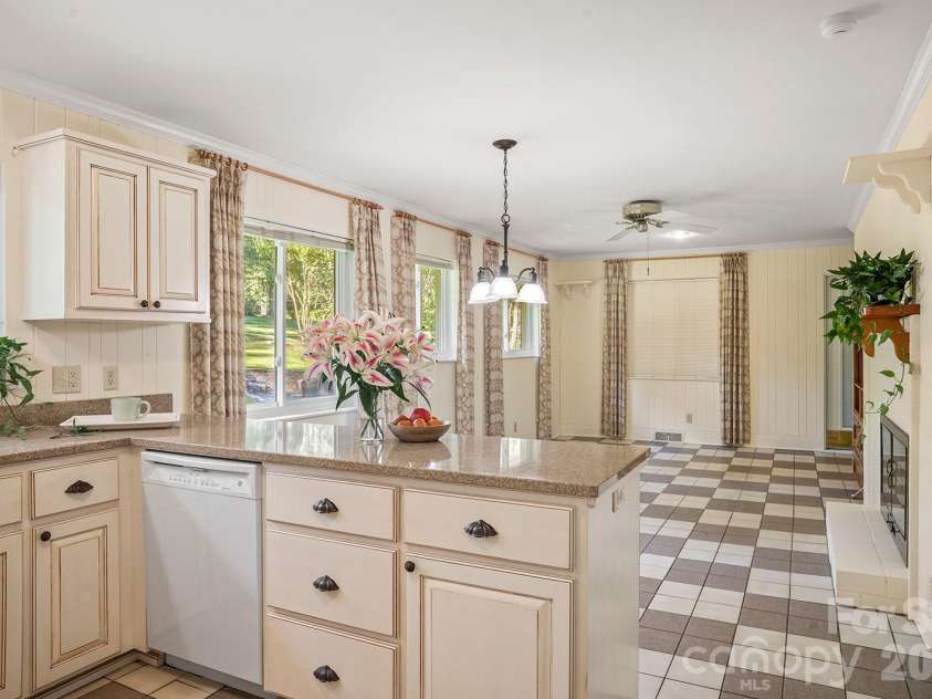 1235 Ashby Lane, Hendersonville, NC 28791.  MLS# CAR4389062, YatesRealty ID 31946. 