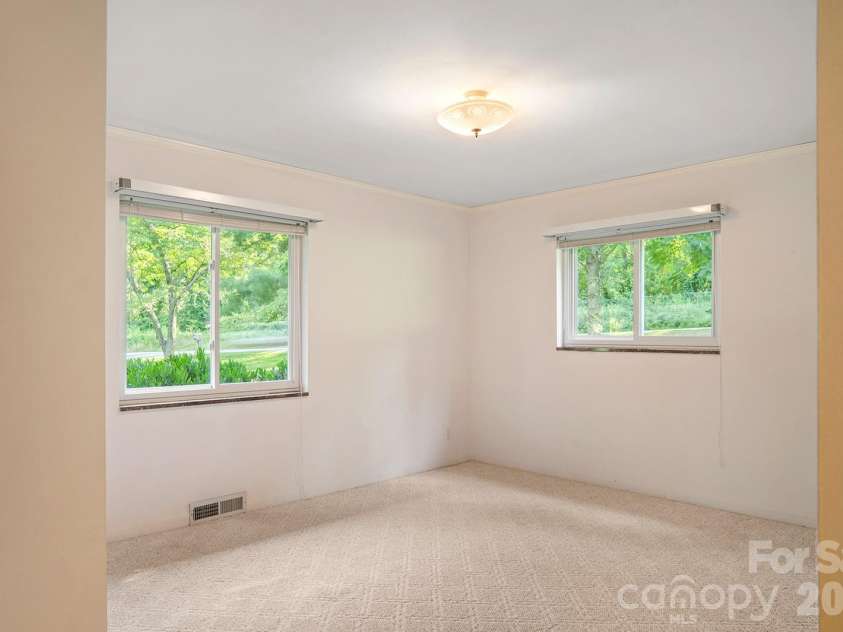 1235 Ashby Lane, Hendersonville, NC 28791.  MLS# CAR4389062, YatesRealty ID 31946. 