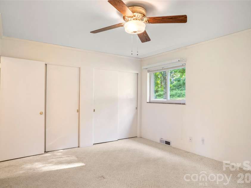 1235 Ashby Lane, Hendersonville, NC 28791.  MLS# CAR4389062, YatesRealty ID 31946. 