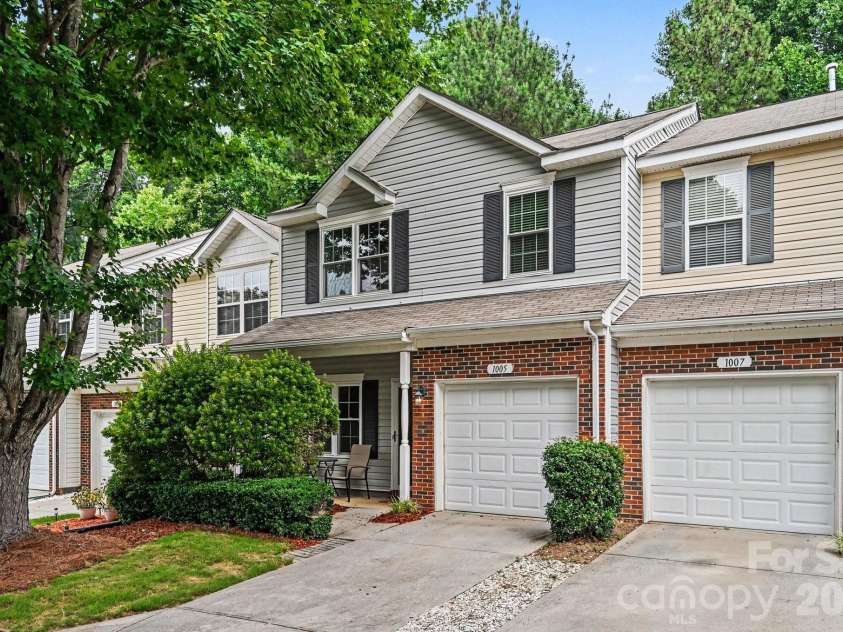 1005 Silver Spring Road, Fort Mill, SC 29715.  MLS# CAR4386266, YatesRealty ID 31947. 