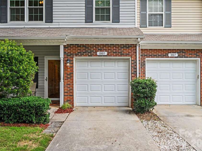 1005 Silver Spring Road, Fort Mill, SC 29715.  MLS# CAR4386266, YatesRealty ID 31947. 