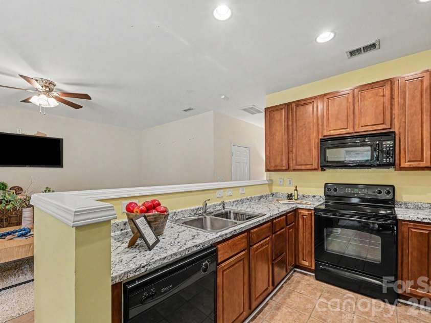 1005 Silver Spring Road, Fort Mill, SC 29715.  MLS# CAR4386266, YatesRealty ID 31947. Kitchen