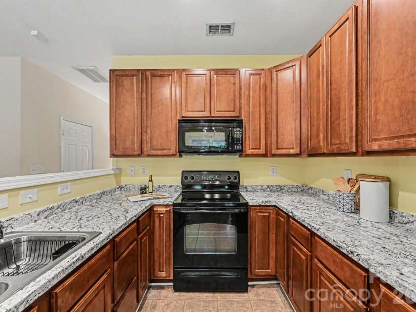 1005 Silver Spring Road, Fort Mill, SC 29715.  MLS# CAR4386266, YatesRealty ID 31947. Kitchen