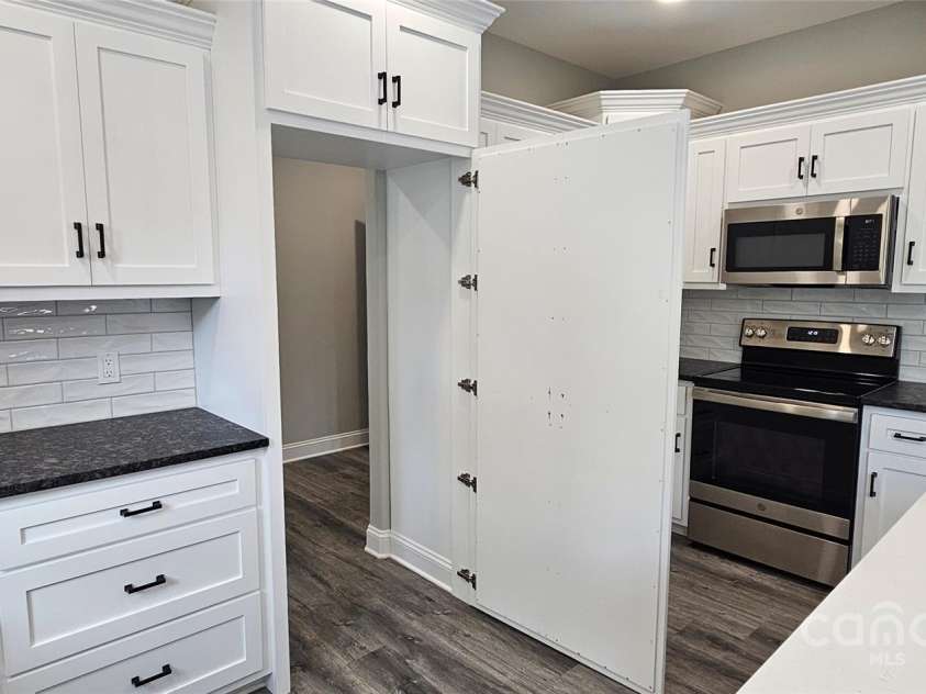 305 C Avenue, Maiden, NC 28650.  MLS# CAR4291913, YatesRealty ID 31948. 