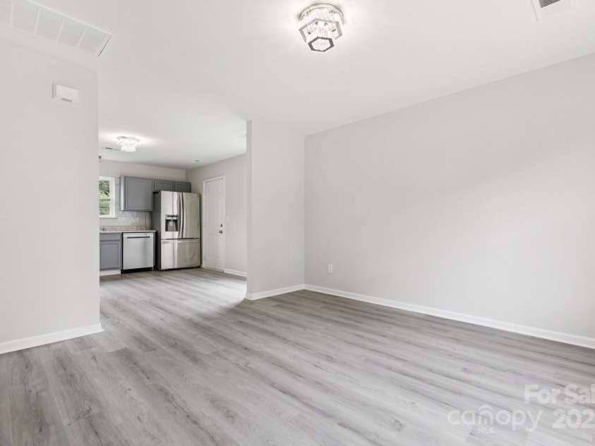 609 Billingsley Road, Charlotte, NC 28211.  MLS# CAR4291320, YatesRealty ID 31949. 