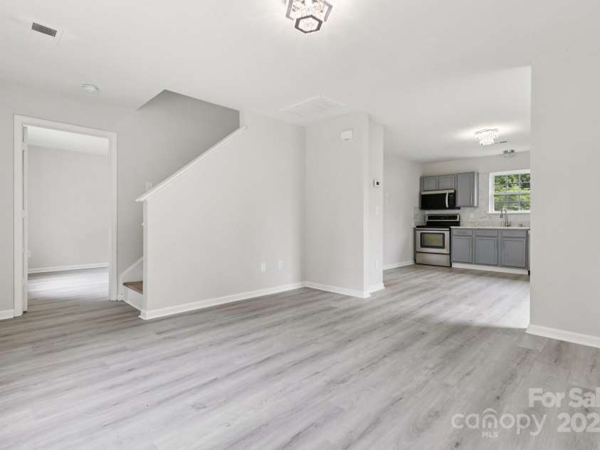609 Billingsley Road, Charlotte, NC 28211.  MLS# CAR4291320, YatesRealty ID 31949. 