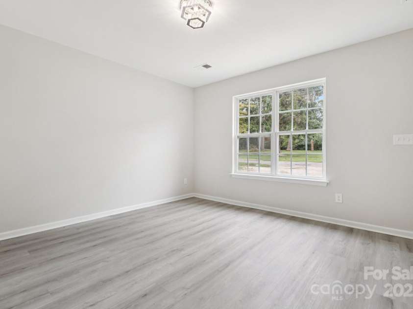 609 Billingsley Road, Charlotte, NC 28211.  MLS# CAR4291320, YatesRealty ID 31949. 