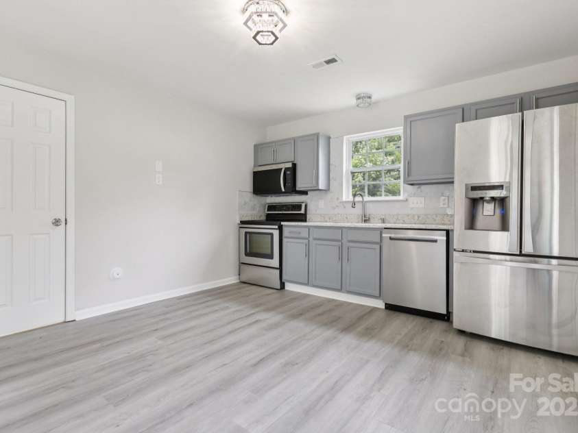 609 Billingsley Road, Charlotte, NC 28211.  MLS# CAR4291320, YatesRealty ID 31949. 