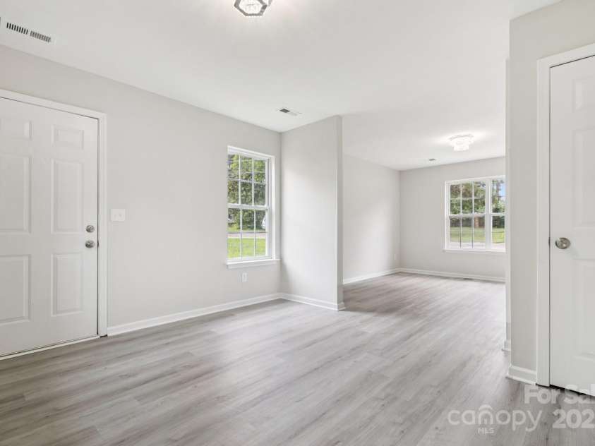 609 Billingsley Road, Charlotte, NC 28211.  MLS# CAR4291320, YatesRealty ID 31949. 