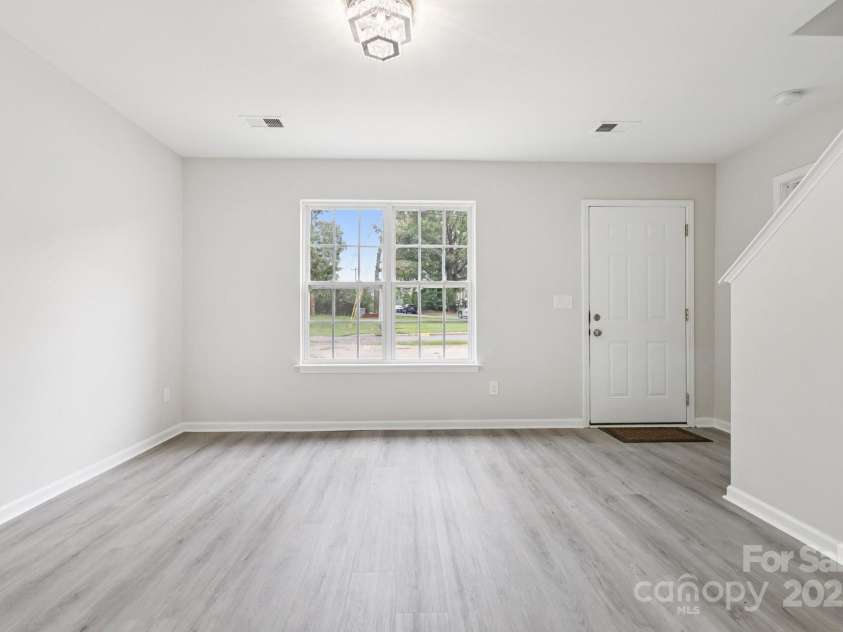 609 Billingsley Road, Charlotte, NC 28211.  MLS# CAR4291320, YatesRealty ID 31949. 