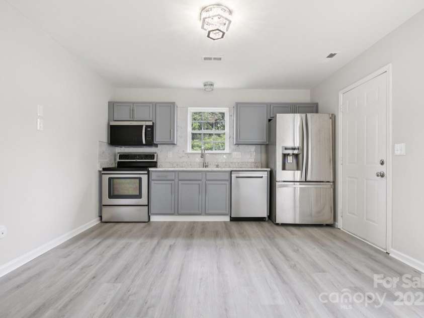 609 Billingsley Road, Charlotte, NC 28211.  MLS# CAR4291320, YatesRealty ID 31949. 