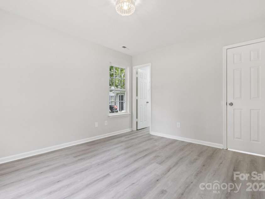 609 Billingsley Road, Charlotte, NC 28211.  MLS# CAR4291320, YatesRealty ID 31949. 