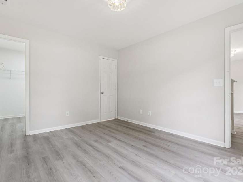 609 Billingsley Road, Charlotte, NC 28211.  MLS# CAR4291320, YatesRealty ID 31949. 