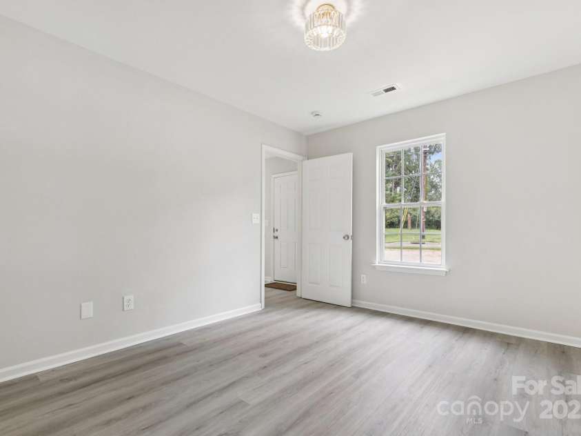 609 Billingsley Road, Charlotte, NC 28211.  MLS# CAR4291320, YatesRealty ID 31949. 