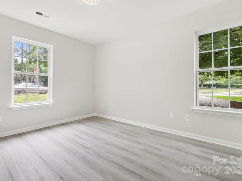 609 Billingsley Road, Charlotte, NC 28211.  MLS# CAR4291320, YatesRealty ID 31949. 
