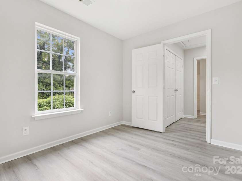 609 Billingsley Road, Charlotte, NC 28211.  MLS# CAR4291320, YatesRealty ID 31949. 