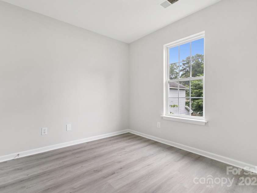 609 Billingsley Road, Charlotte, NC 28211.  MLS# CAR4291320, YatesRealty ID 31949. 