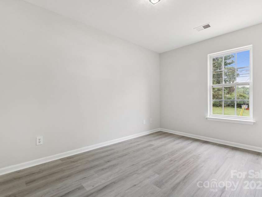 609 Billingsley Road, Charlotte, NC 28211.  MLS# CAR4291320, YatesRealty ID 31949. 