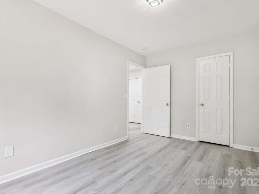 609 Billingsley Road, Charlotte, NC 28211.  MLS# CAR4291320, YatesRealty ID 31949. 