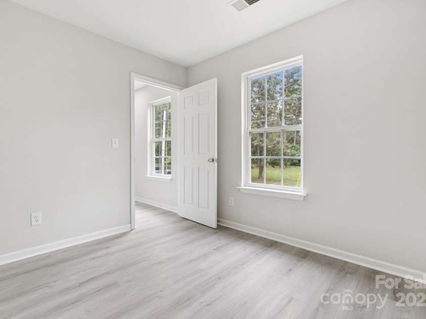 609 Billingsley Road, Charlotte, NC 28211.  MLS# CAR4291320, YatesRealty ID 31949. 