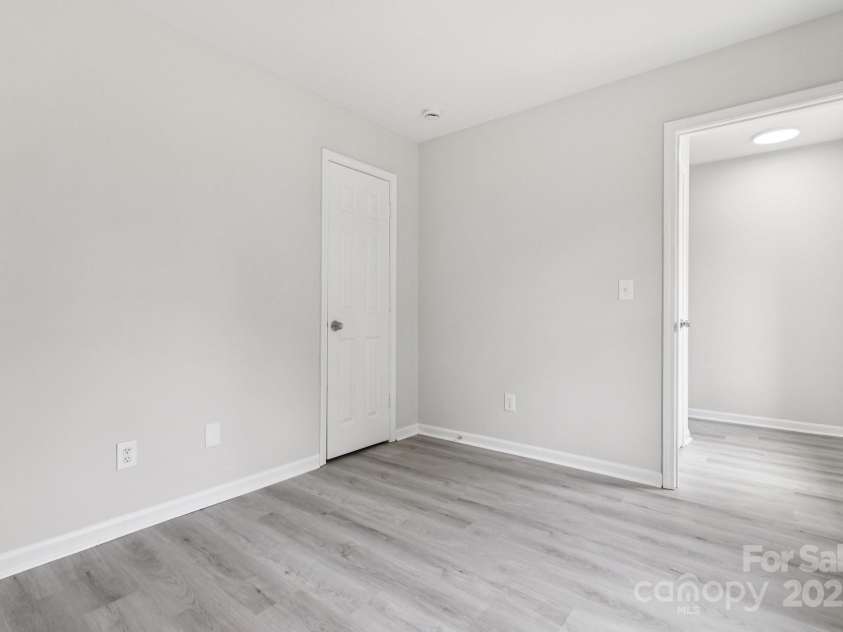 609 Billingsley Road, Charlotte, NC 28211.  MLS# CAR4291320, YatesRealty ID 31949. 