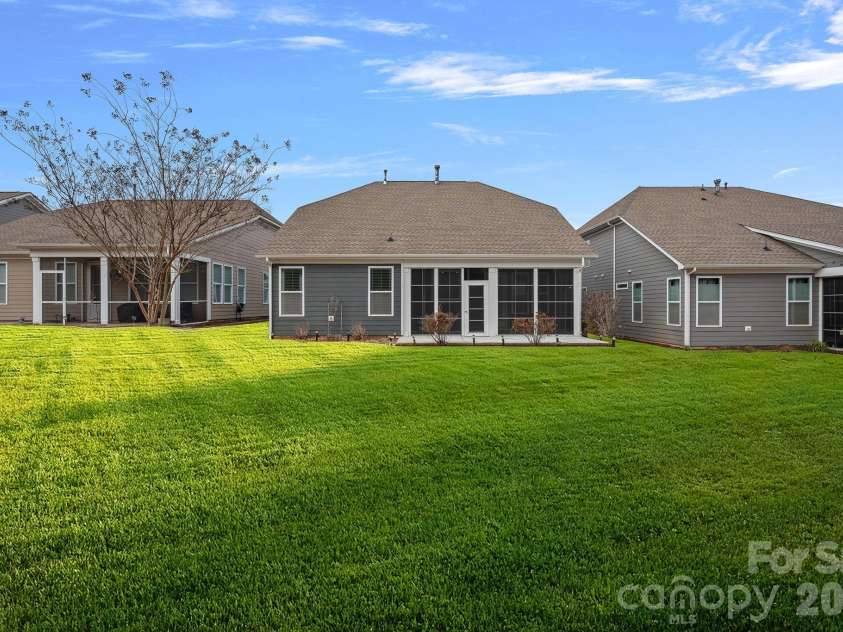 5536 Cheerful Lane, Charlotte, NC 28215.  MLS# CAR4344302, YatesRealty ID 3195. Large Private Backyard