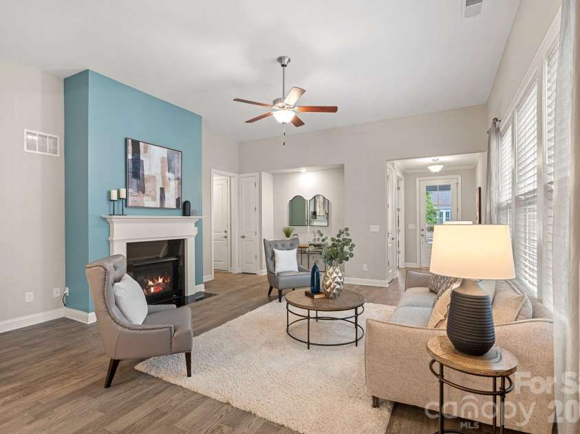 5536 Cheerful Lane, Charlotte, NC 28215.  MLS# CAR4344302, YatesRealty ID 3195. Natural Light abounds throughout  