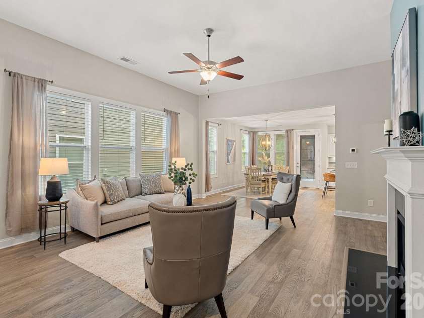 5536 Cheerful Lane, Charlotte, NC 28215.  MLS# CAR4344302, YatesRealty ID 3195. Open Floor Plan into Dining Room