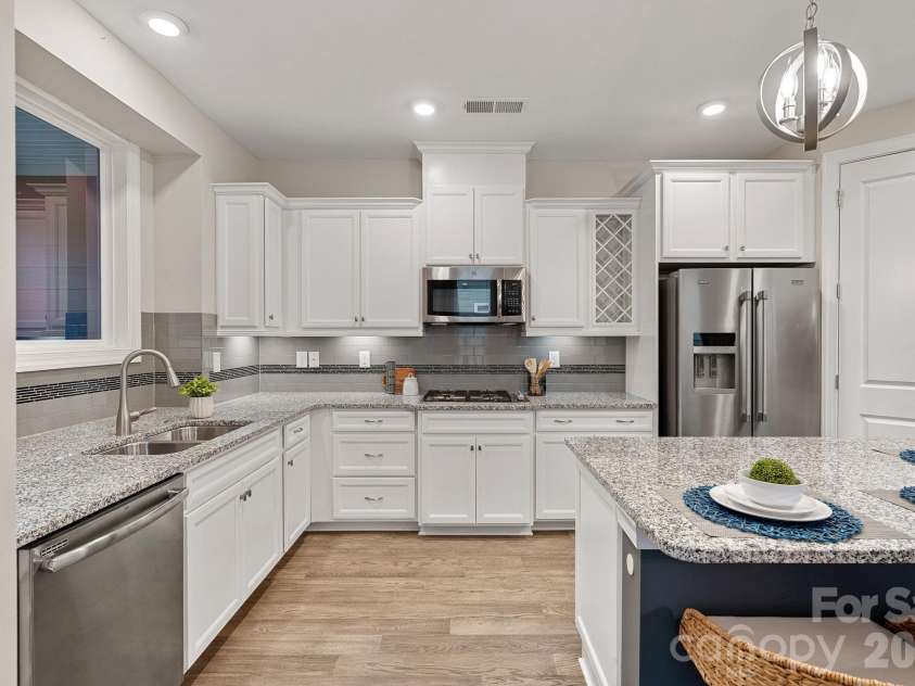 5536 Cheerful Lane, Charlotte, NC 28215.  MLS# CAR4344302, YatesRealty ID 3195. Perfect for any chef