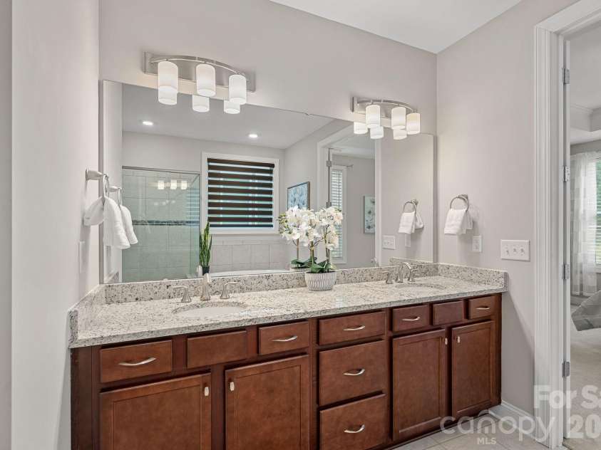 5536 Cheerful Lane, Charlotte, NC 28215.  MLS# CAR4344302, YatesRealty ID 3195. Primary Bathroom with Dual Sinks