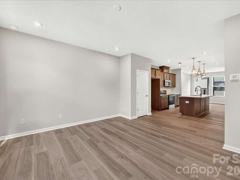 5517 Swaling Street, Charlotte, NC 28217.  MLS# CAR4394092, YatesRealty ID 31950. Open concept