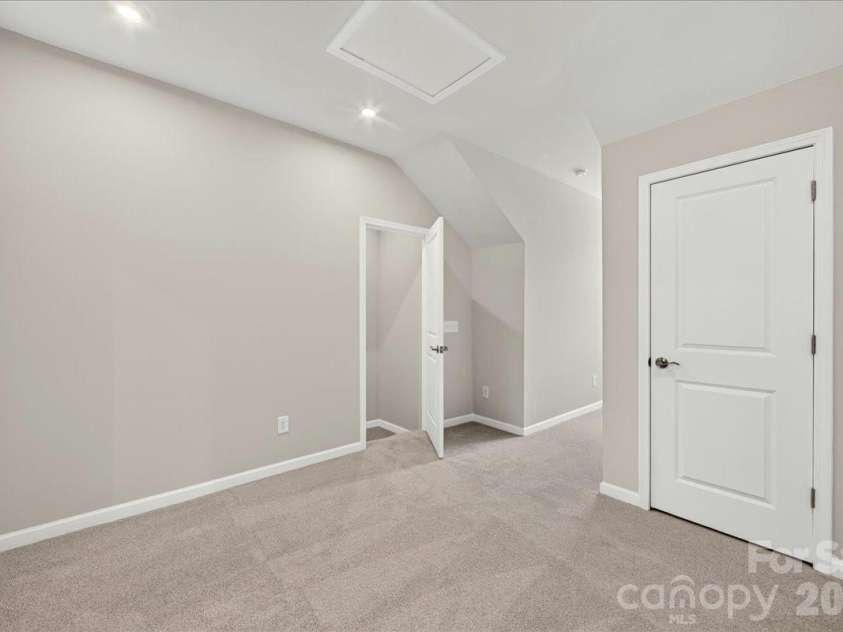 5517 Swaling Street, Charlotte, NC 28217.  MLS# CAR4394092, YatesRealty ID 31950. Third floor flex space