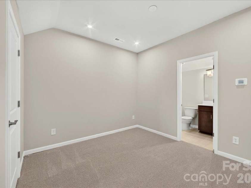 5517 Swaling Street, Charlotte, NC 28217.  MLS# CAR4394092, YatesRealty ID 31950. Third floor flex space