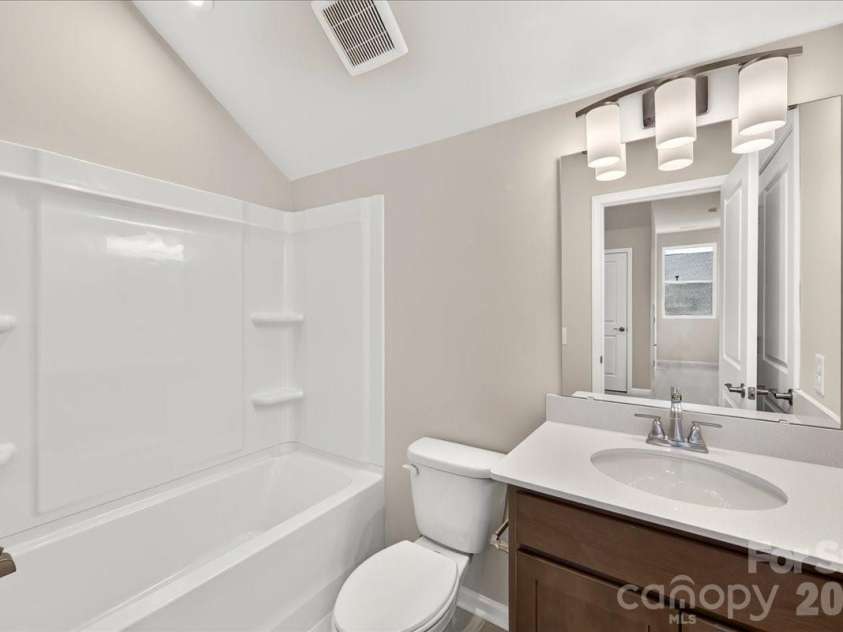 5517 Swaling Street, Charlotte, NC 28217.  MLS# CAR4394092, YatesRealty ID 31950. Third floor full bathroom