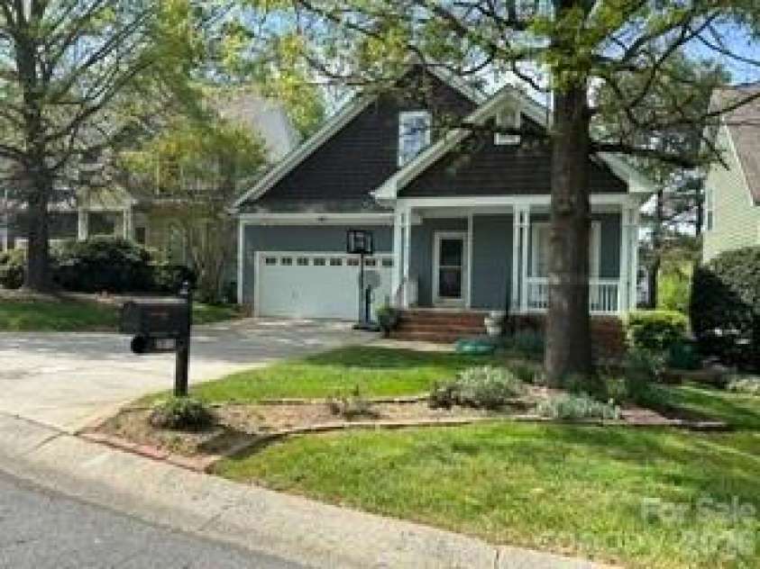 2615 Merion Hills Court, Charlotte, NC 28269.  MLS# CAR4382645, YatesRealty ID 31951. 