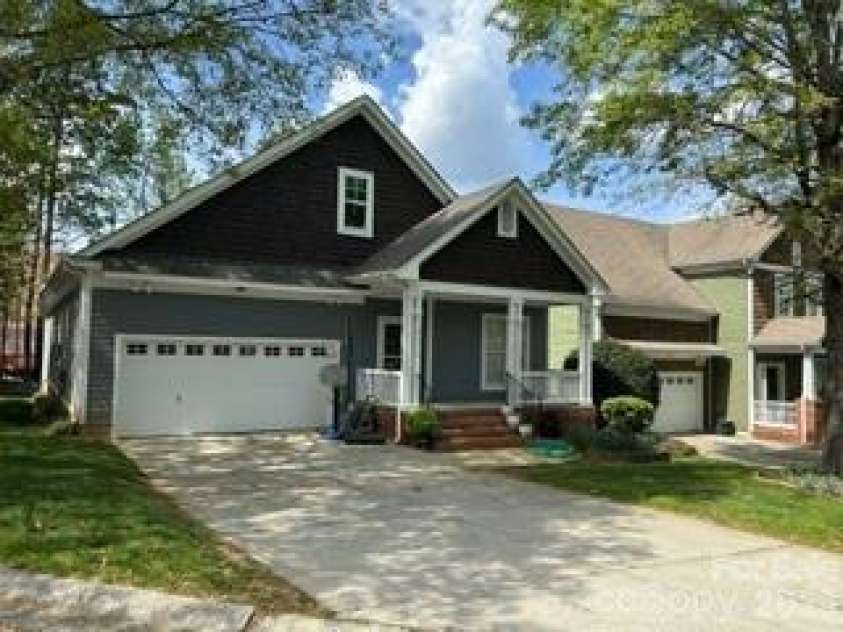 2615 Merion Hills Court, Charlotte, NC 28269.  MLS# CAR4382645, YatesRealty ID 31951. 