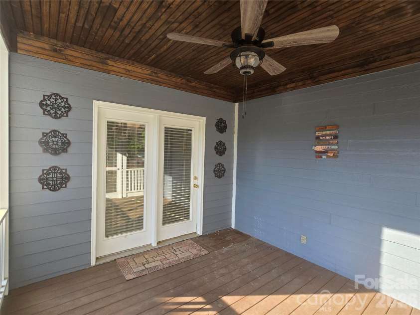 2615 Merion Hills Court, Charlotte, NC 28269.  MLS# CAR4382645, YatesRealty ID 31951. 