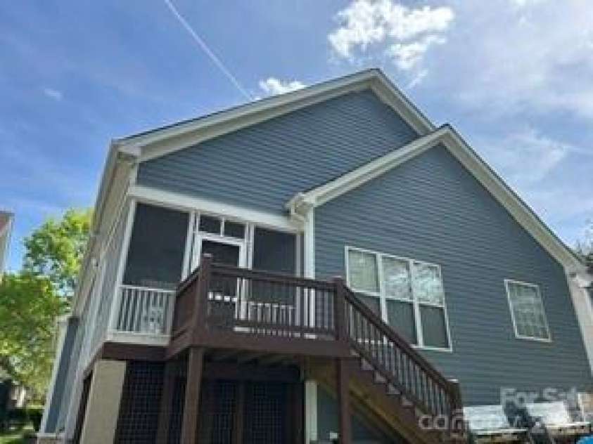 2615 Merion Hills Court, Charlotte, NC 28269.  MLS# CAR4382645, YatesRealty ID 31951. 