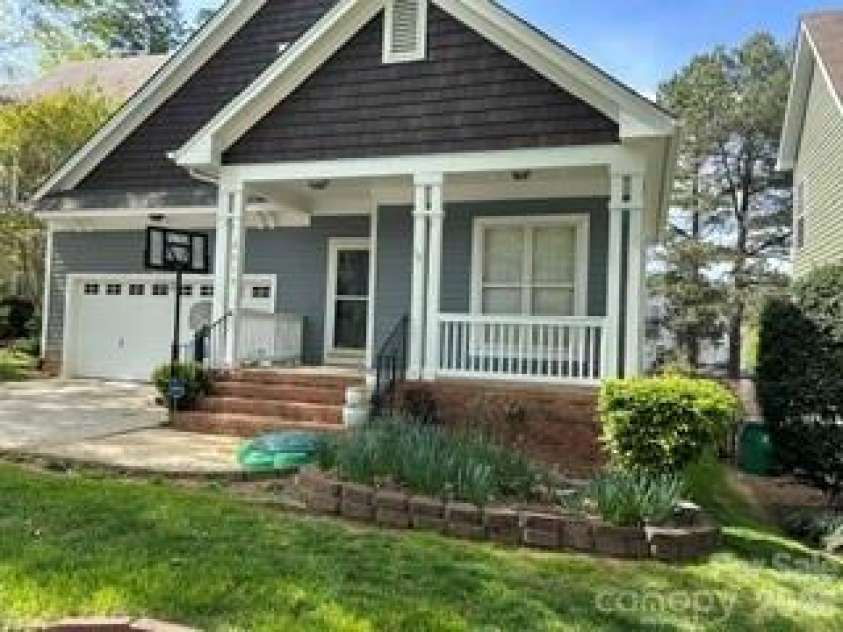 2615 Merion Hills Court, Charlotte, NC 28269.  MLS# CAR4382645, YatesRealty ID 31951. 